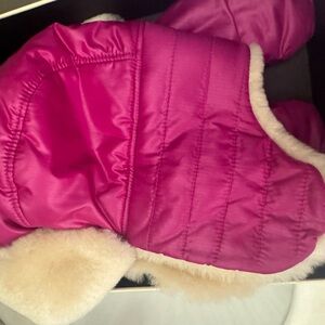 UGG girls beautiful pink mitten and hat set size 4-6 brand new